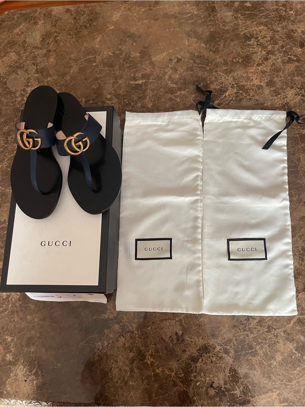 Gucci Navy Black Leather GG Thong Sandals Gold Hardware call out scratches S35 - Picture 2 of 6